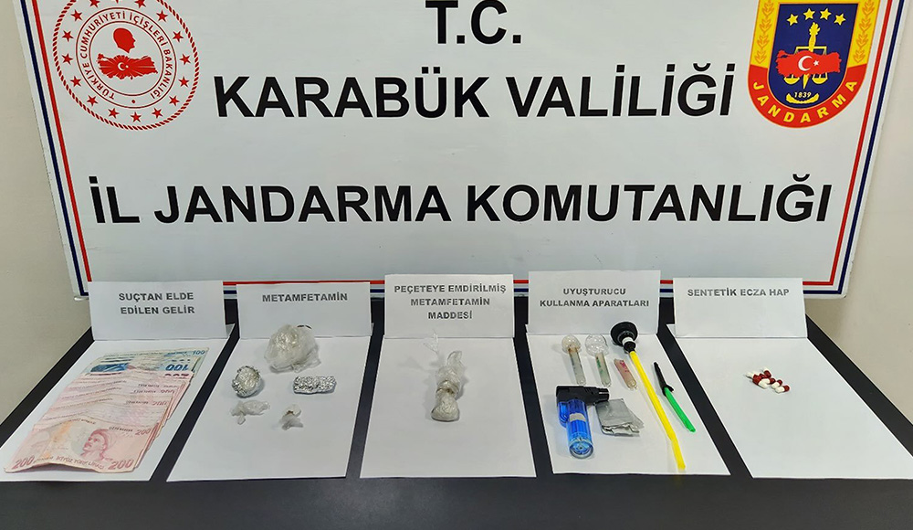 Karabük’te jandarma tarafından düzenlenen uyuşturucu operasyonunda 3 kişi yakalandı.
