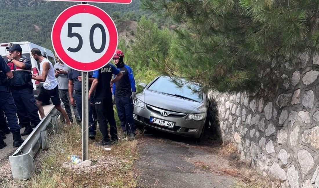 Karabük'te sürücüsünün kontrolünden çıkan otomobilin istinat duvarına çarpması sonucu 3