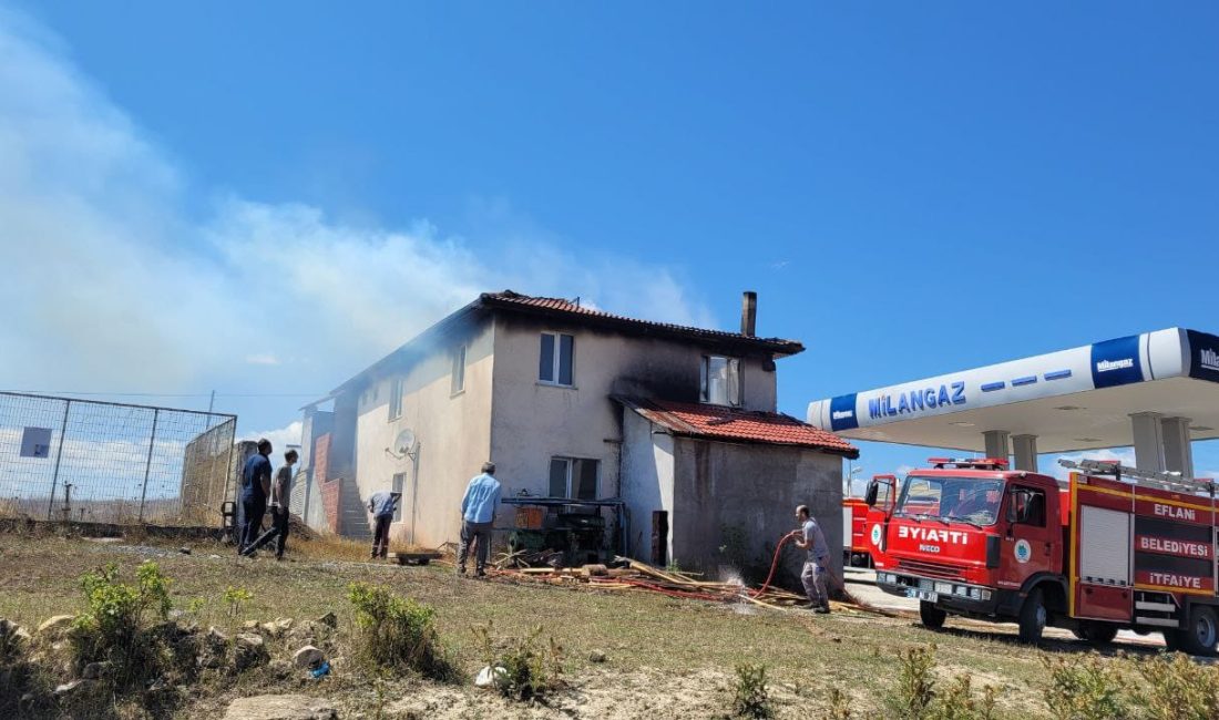 Karabük'ün Eflani ilçesinde ekmek fırının çatı katında çıkan yangın büyümeden