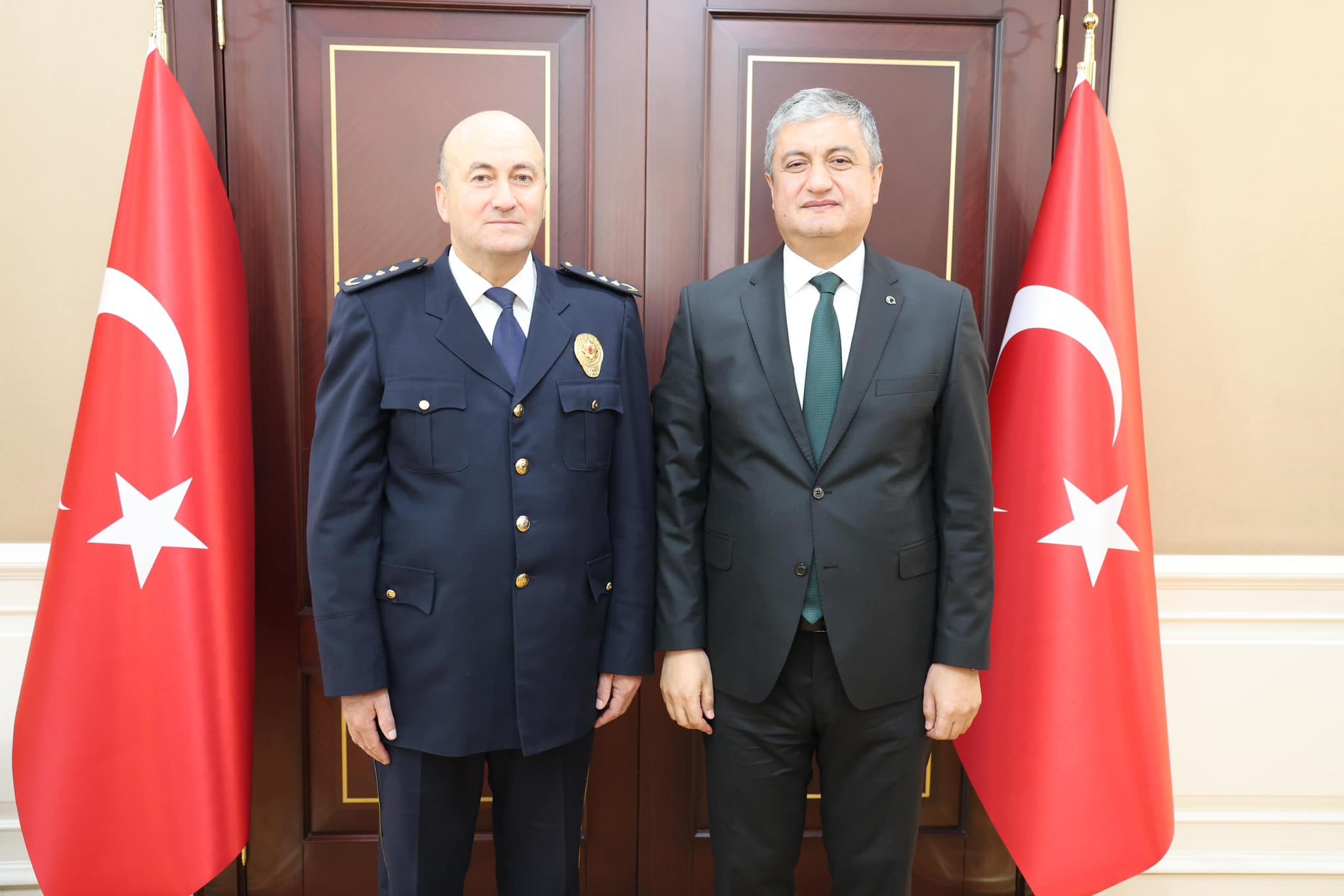 Karabük’te görevli emniyet personelleri için rütbe terfi töreni düzenlendi.