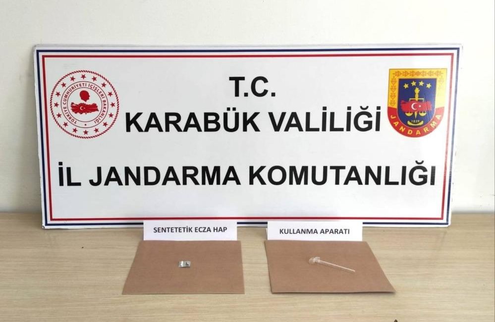 Karabük'te jandarma tarafından yapılan uyuşturucu operasyonunda 2 kişi gözaltına alındı.