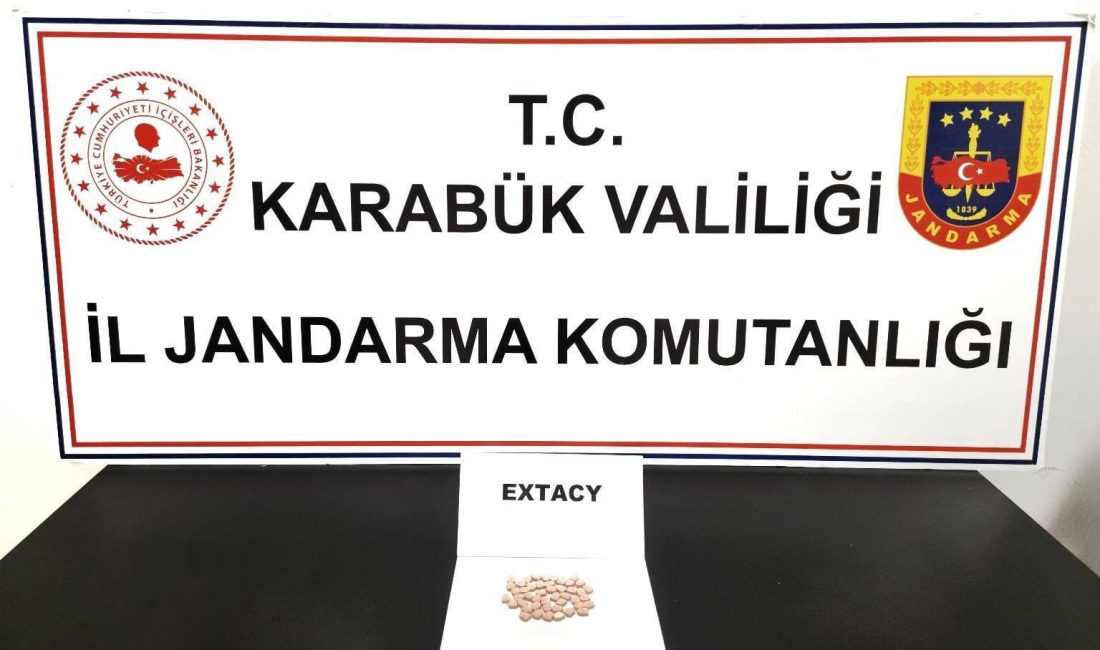 Karabük'te bir şahsın üzerinde yapılan aramada uyuşturucu hap ele geçirildi. 