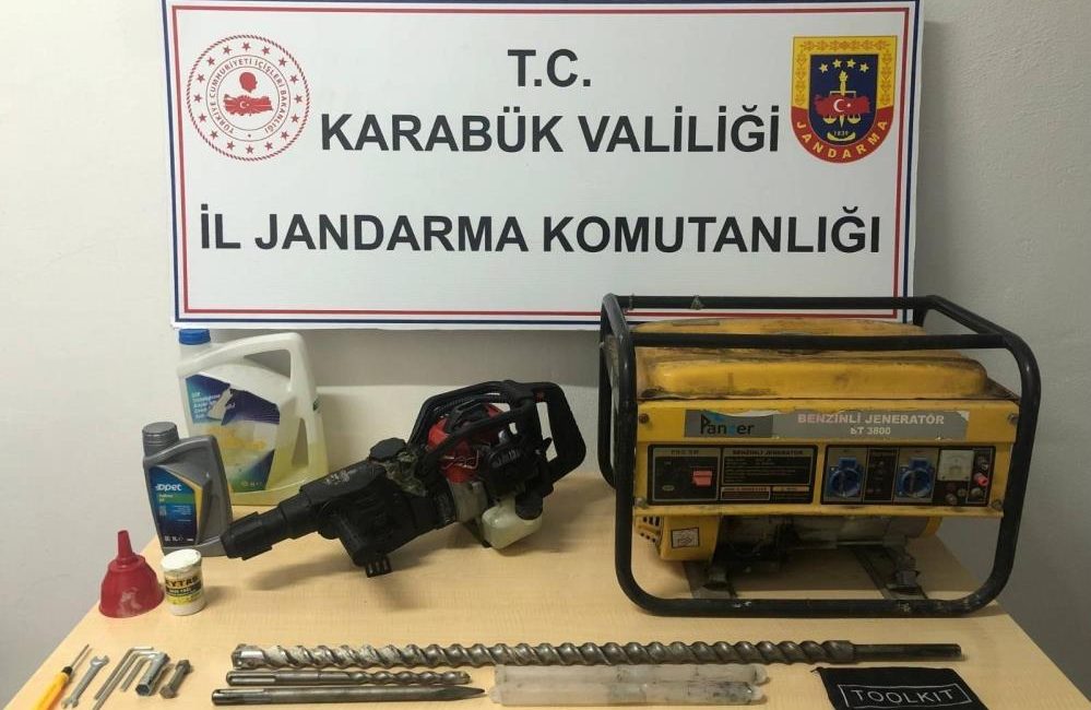 Karabük İl Jandarma Komutanlığı ekipleri tarafından izinsiz kaçak kazı yapan