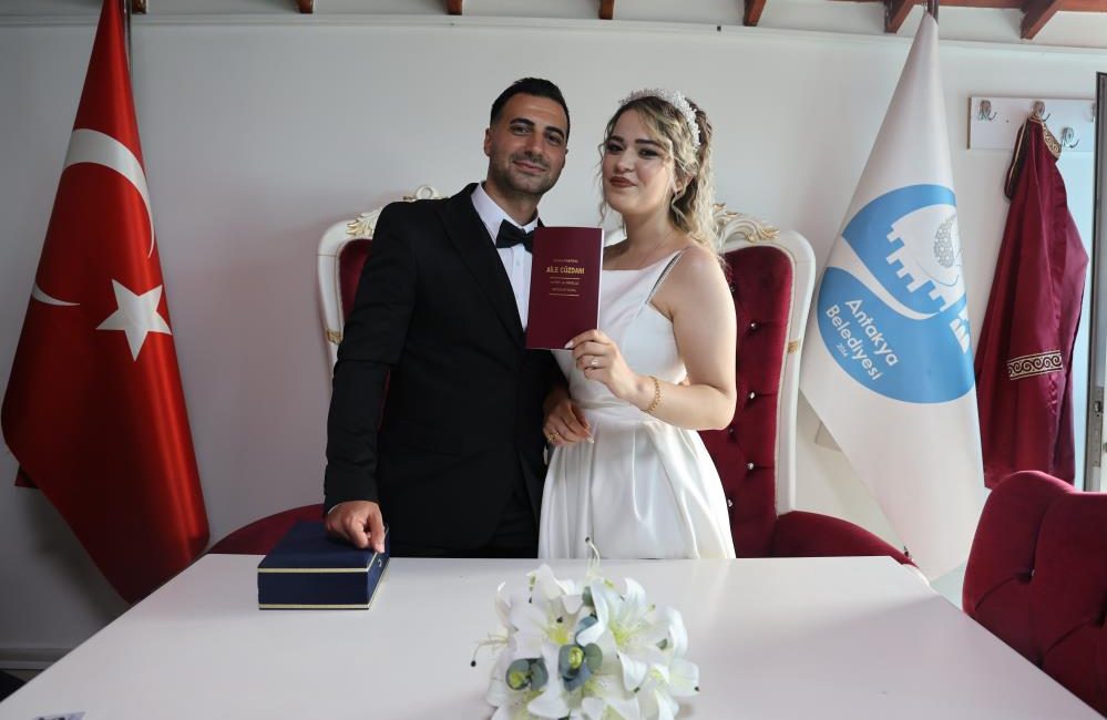 “Evlilik kredisi” uygulamasında yeni dönem başladı Aile ve Sosyal Hizmetler Bakanı Mahinur Özdemir Göktaş, “Aile ve