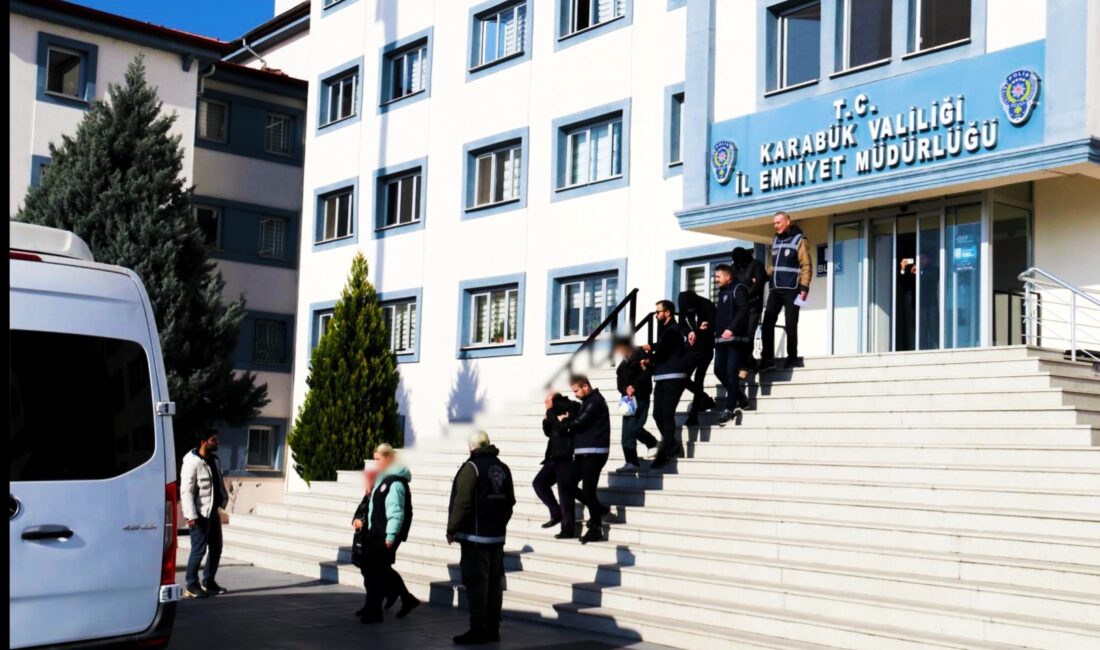 Karabük'te düzenlenen fuhuş operasyonunda gözaltına alınan 5 kişiden üçü tutuklandı. 