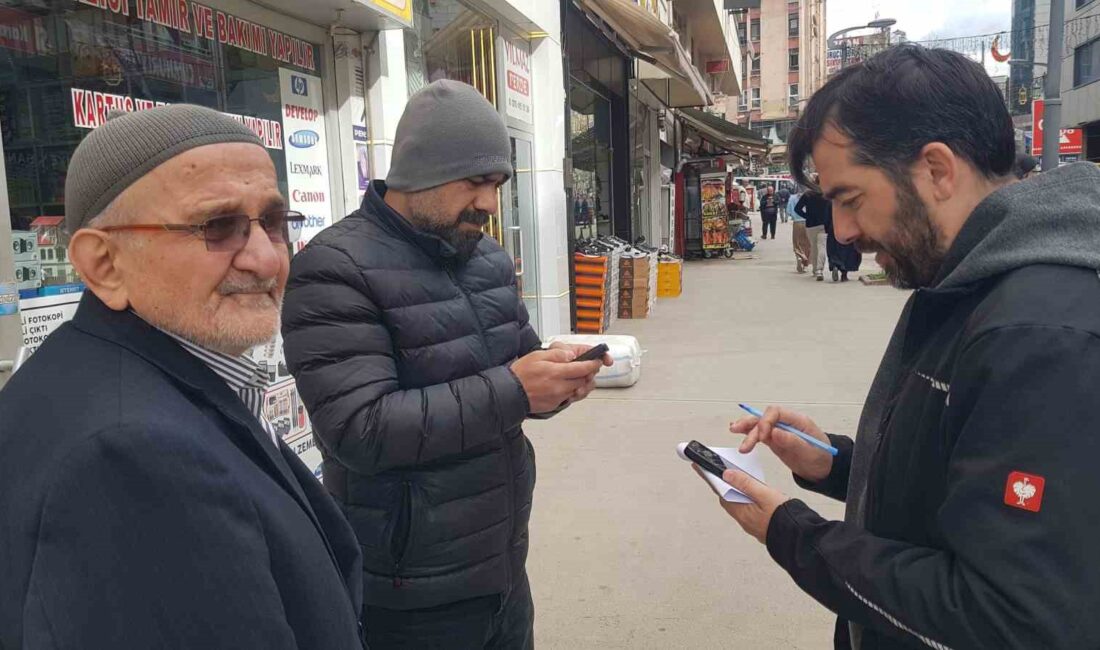KARABÜK'TE BİR YAŞLI ADAM, GÜVENLİK GÖREVLİSİ İLE POLİS EKİPLERİNİN DİKKATİ