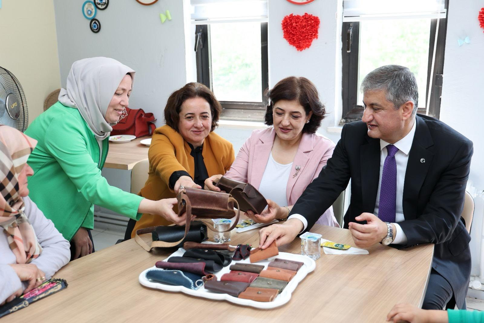 VALİ MUSTAFA YAVUZ, KARABÜK AİLE DESTEK MERKEZİNDE (ADEM) 2. DÖNEM