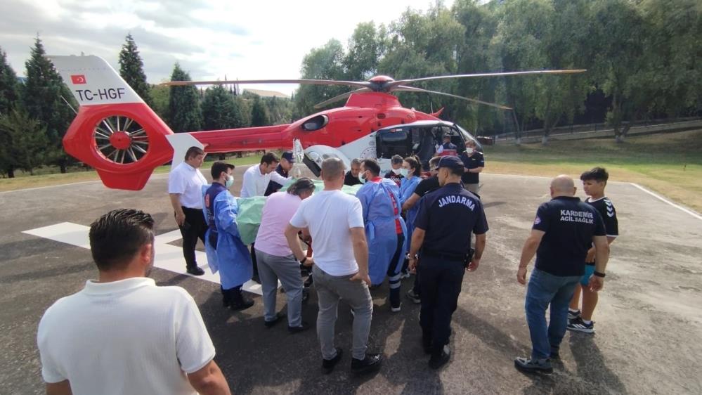 KARDEMİR’de oksijen tankı patladı: 1 ağır yaralı Karabük Demir ve Çelik Fabrikası'nda (KARDEMİR) oksijen tankının tahliye vanasının