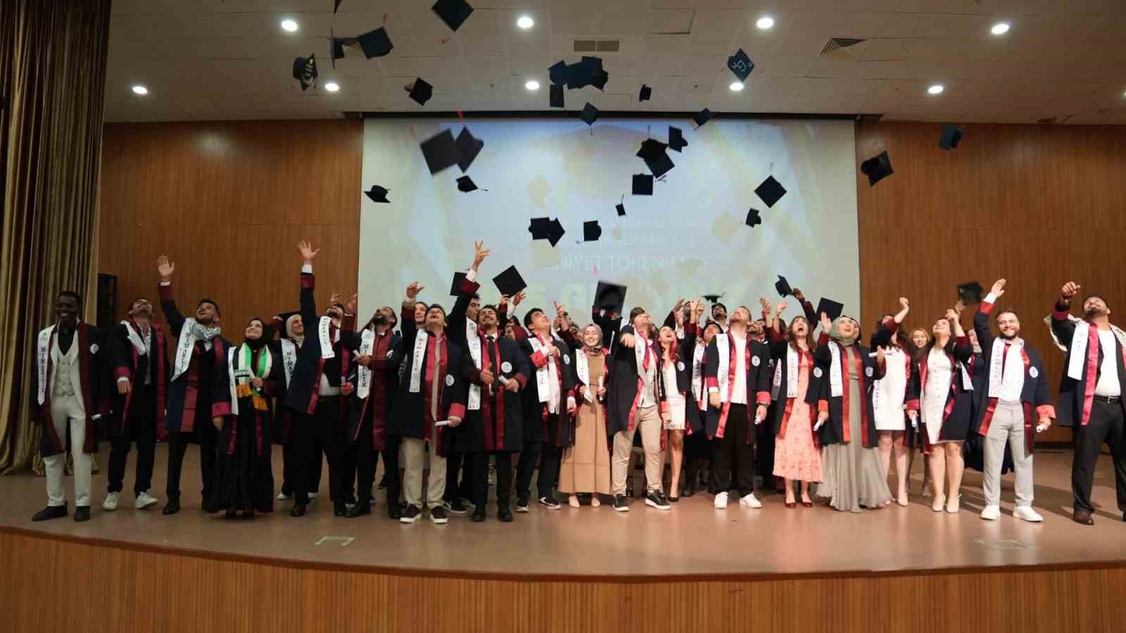 KBÜ SAFRANBOLU BAŞAK CENGİZ MİMARLIK FAKÜLTESİ, MEZUNİYET TÖRENİNDE GENÇ MİMAR