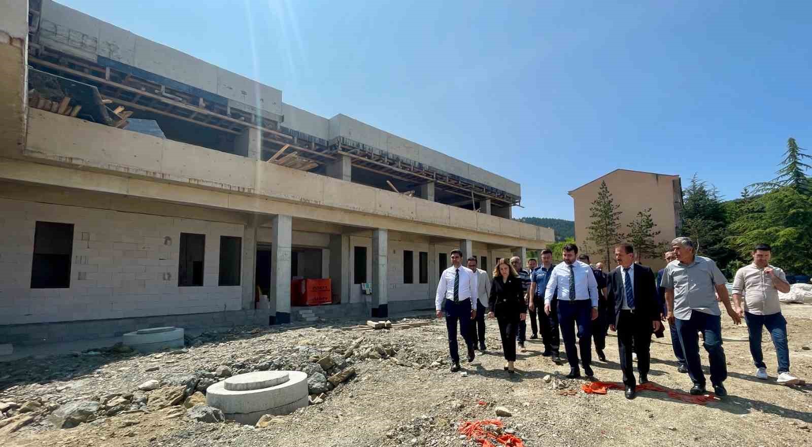 AK PARTİ GENEL SEKRETER YARDIMCISI VE KARABÜK MİLLETVEKİLİ CEM ŞAHİN,