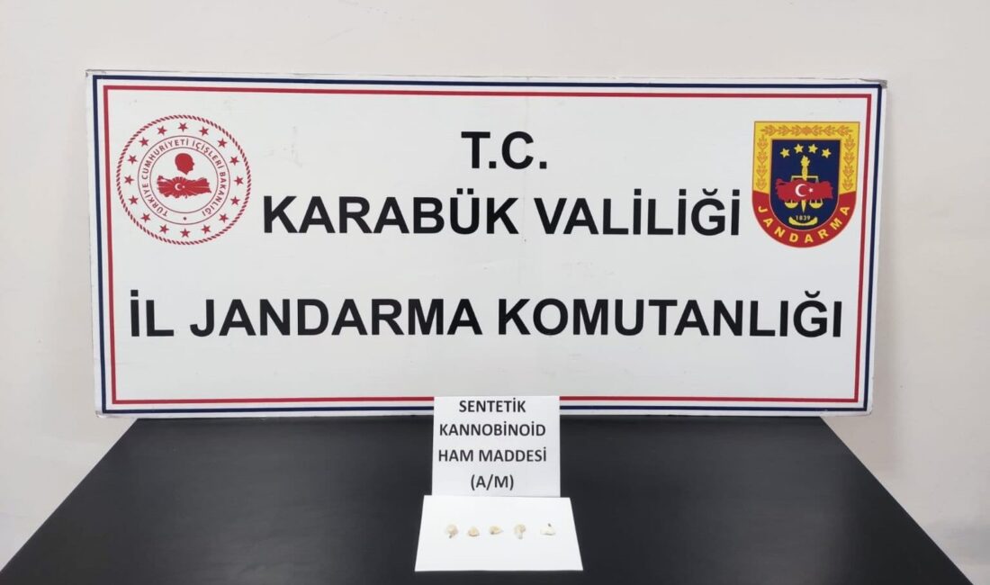 KARABÜK’TE DÜZENLENEN UYUŞTURUCU OPERASYONUNDA 3,28 GRAM SENTETİK KANNABİNOİD BONZAİ HAMMADDESİ