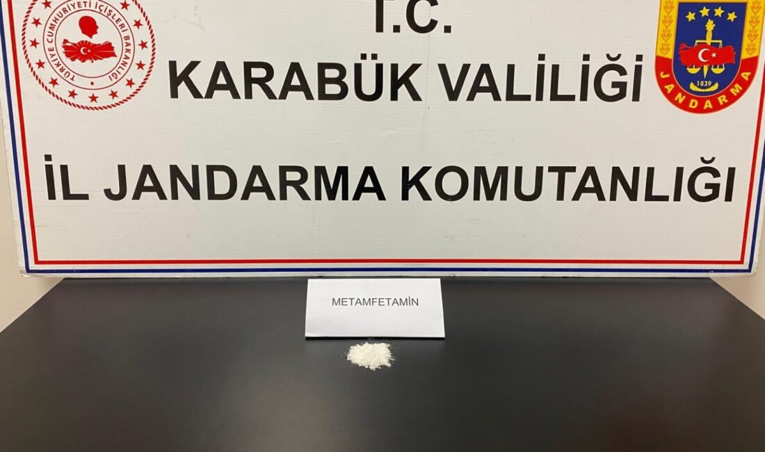 KARABÜK’TE DÜZENLENEN OPERASYONDA BİR KİŞİNİN ÜZERİNDE VE ARACINDA YAPILAN ARAMADA