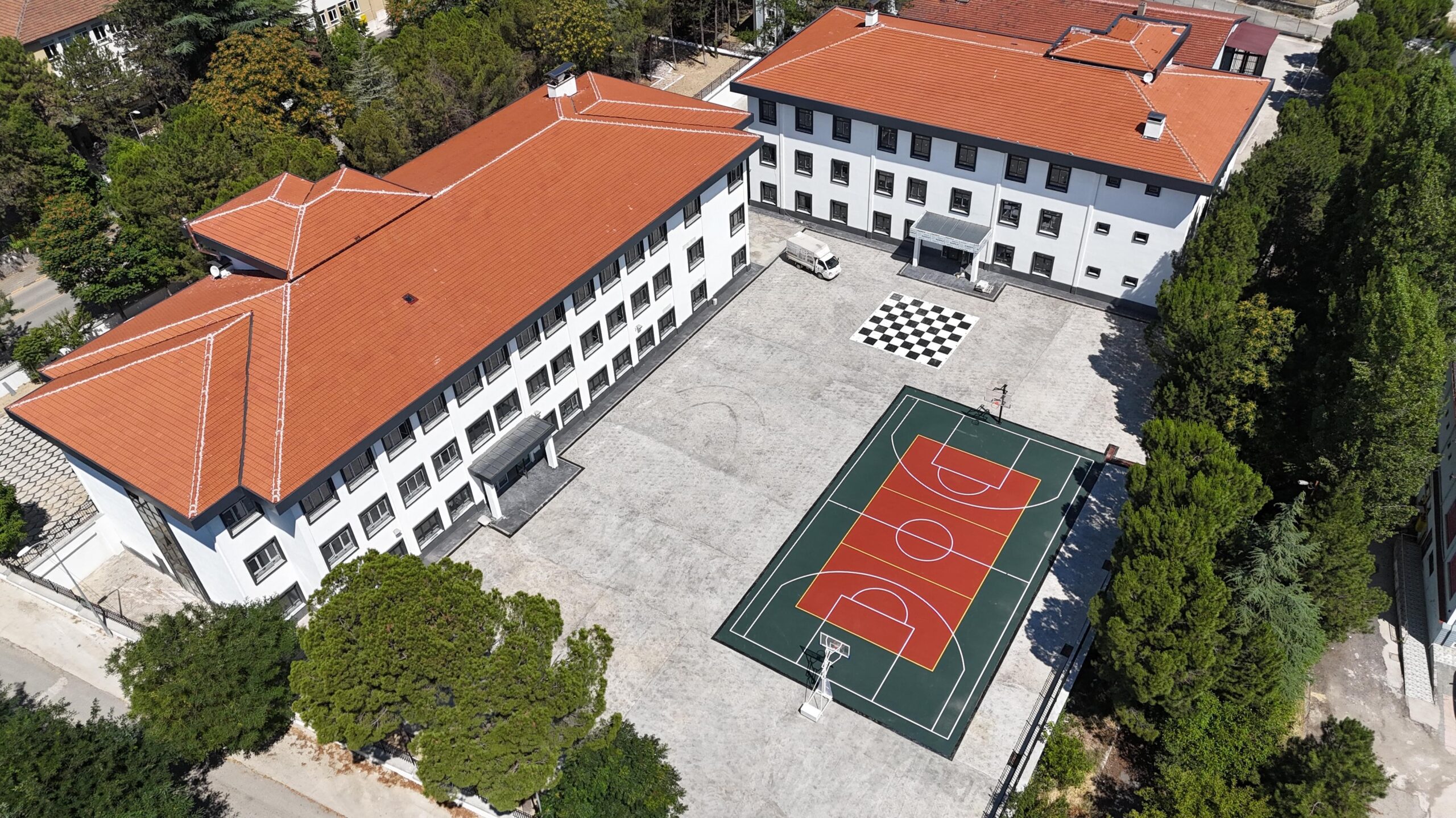 KARABÜK’TE, OSMAN YEŞİLYURT ORTAOKULU, DEMİR ÇELİK ANADOLU LİSESİ, KIYMET VE