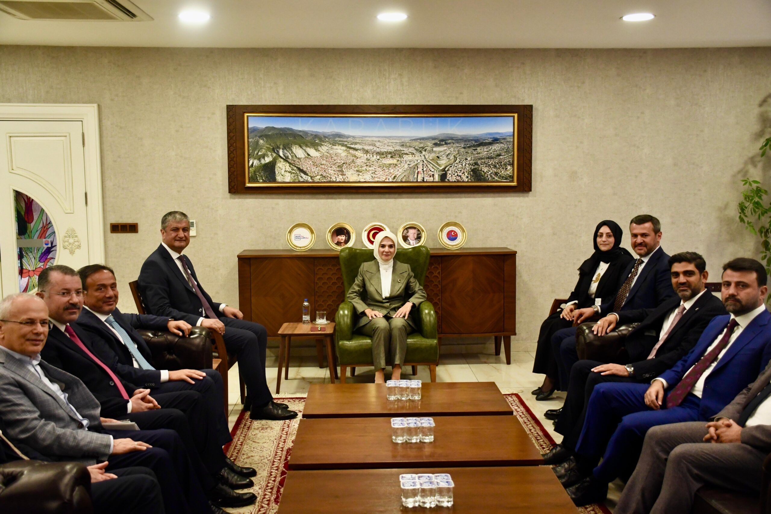 ZİYARETTE BELEDİYE BAŞKANI ÖZKAN ÇETİNKAYA’NIN EŞİ DERYA ÇETİNKAYA’DA YER ALDI.