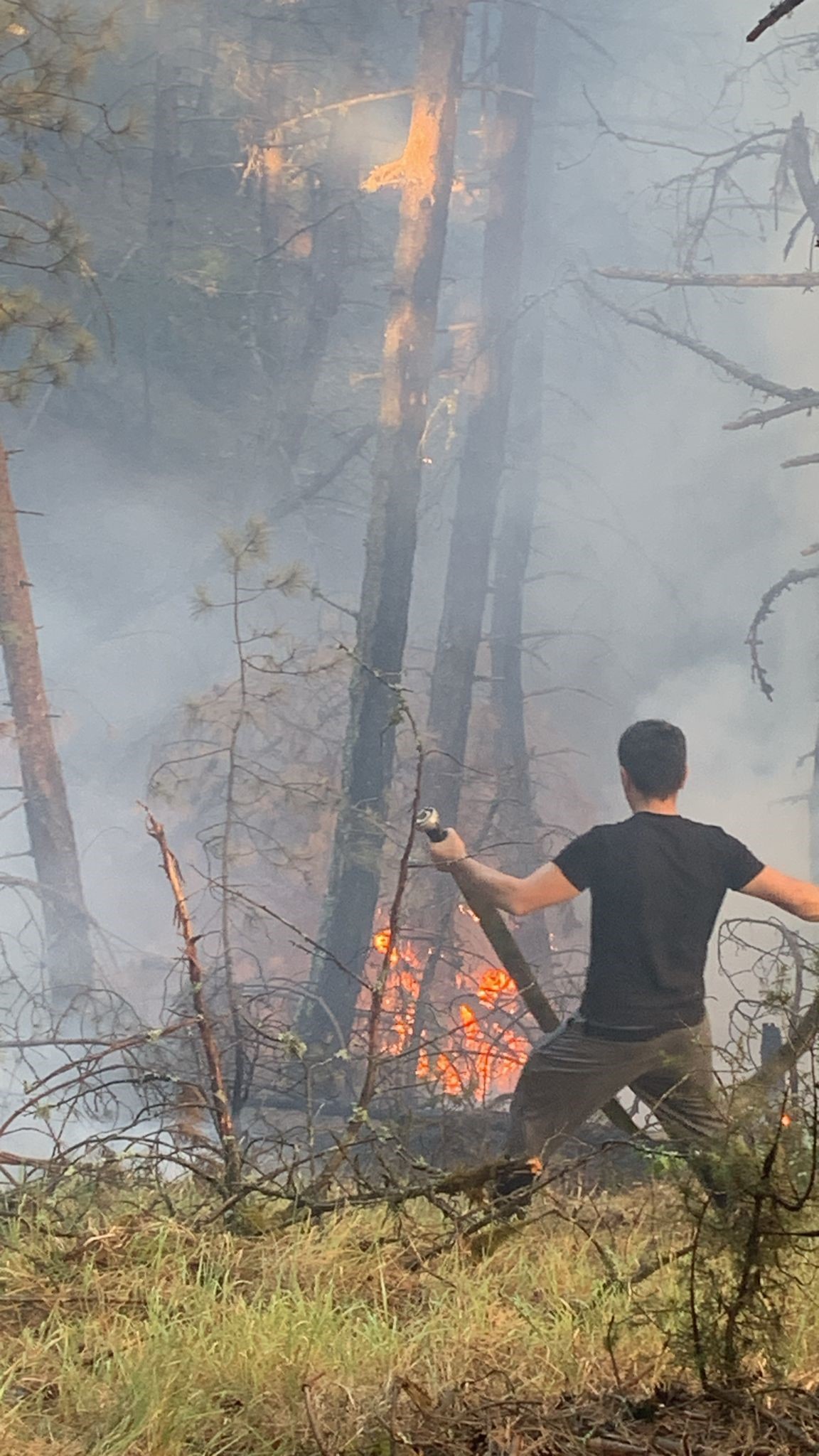 HAVADAN 1 HELİKOPTER İLE YANGINA MÜDAHALE EDİLİYOR.