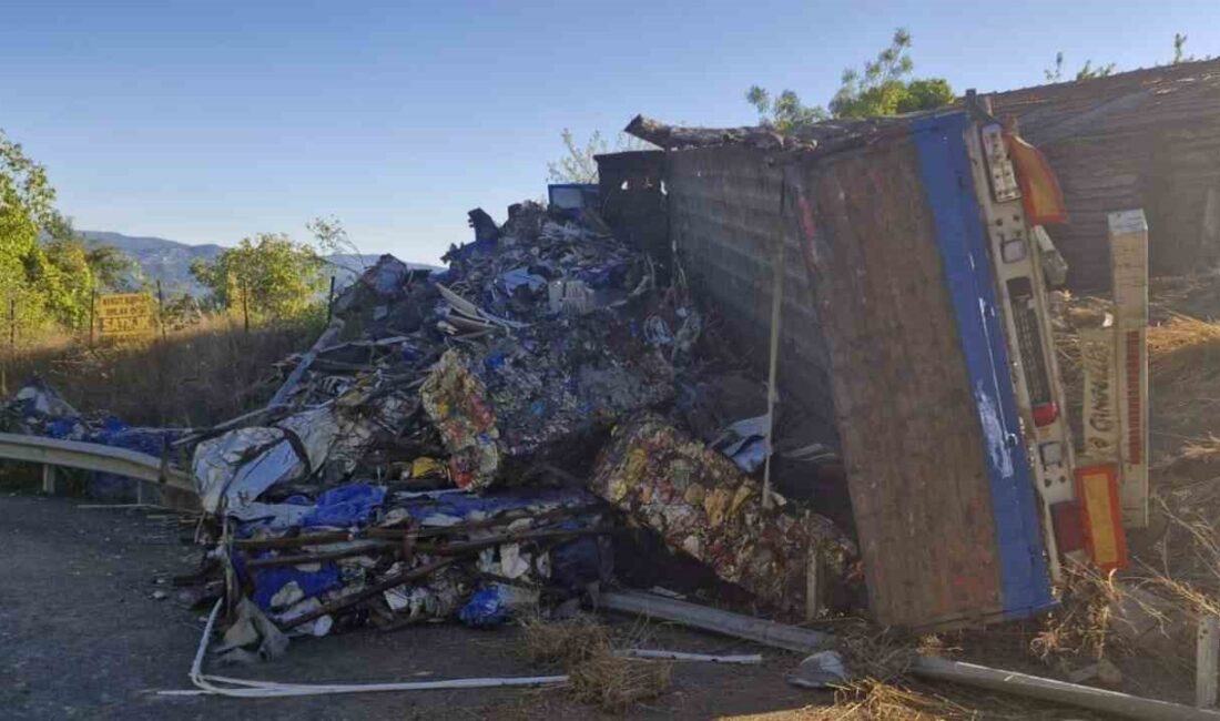 KARABÜK’TE HURDA YÜKLÜ TIR'IN DEVRİLMESİ SONUCU MEYDANA GELEN TRAFİK KAZASINDA