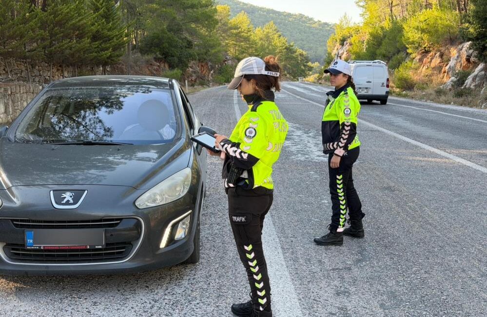 Bir avukat, babasına polis ekiplerince hatalı park yapıldığı öne sürülerek