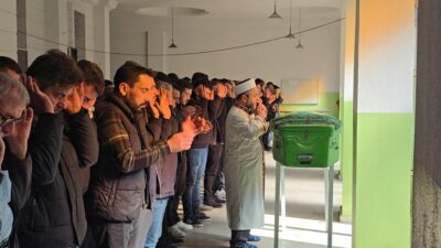 Kazada hayatını kaybetmişti! Son yolculuğuna uğurlandı Anadolu Otoyolu’nun Sakarya geçişinde, arıza yapan tırını kontrol etmek için