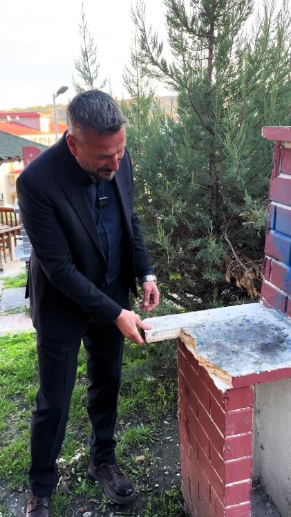 KARABÜK’ÜN ESKİPAZAR İLÇESİNDE BELEDİYEYE AİT BİR PARKTA BULUNAN KAMELYALAR İLE