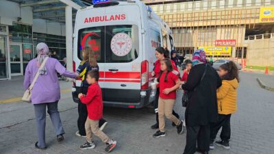 KARABÜK’TE GAZZE İÇİN DÜZENLENEN YARDIM ETKİNLİĞİNDE DAĞITILAN PİLAV ÜSTÜ TAVUK