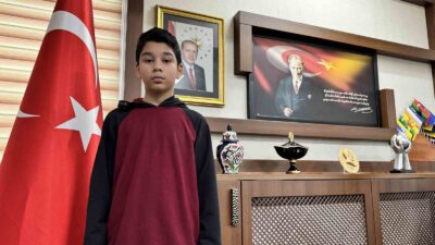 HEDİYE TAKDİMİNİN ARDINDAN GAZETECİLERE AÇIKLAMALARDA BULUNAN JAHANGİR GAPURJANOV, 