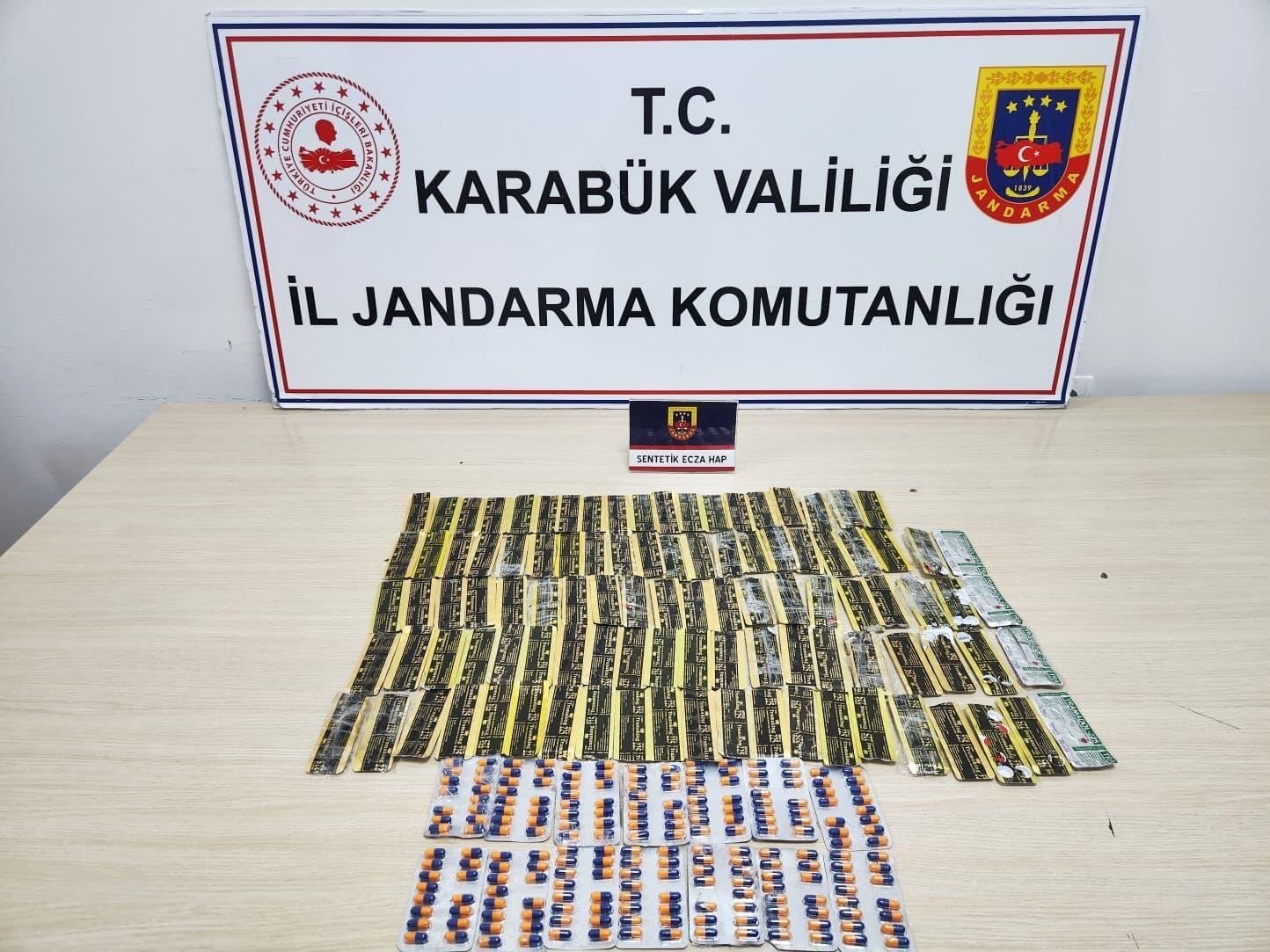 KARABÜK’TE JANDARMA EKİPLERİNCE BİR ŞÜPHELİNİN İKAMETİNDE YAPILAN ARAMADA BİN 276