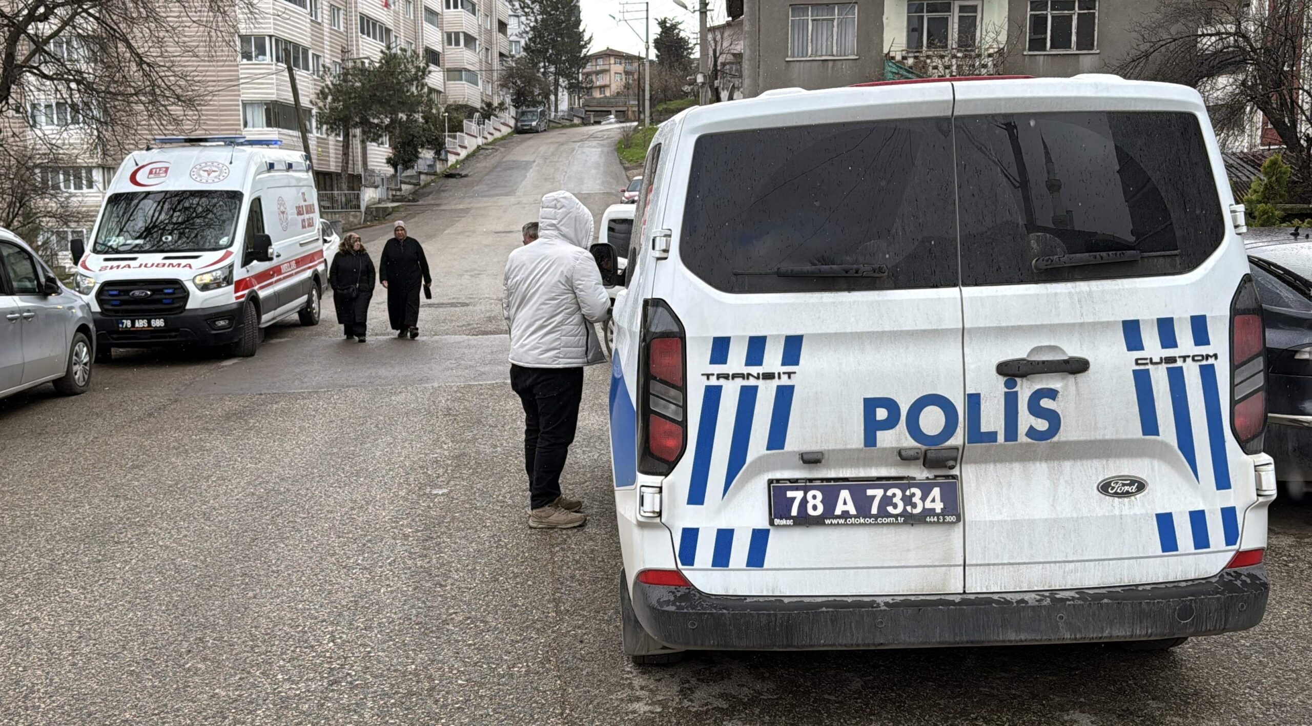 KARABÜK'TE 82 YAŞINDAKİ KADIN YALNIZ YAŞADIĞI EVİNDE ÖLÜ BULUNDU.