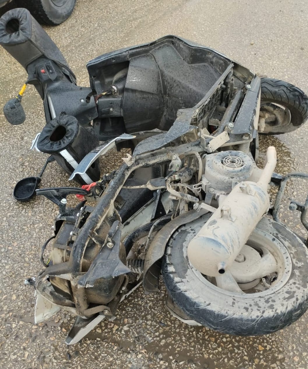 KARABÜK’TE ÖĞRENCİ SERVİSİ İLE ÇARPIŞAN MOTOSİKLETİN SÜRÜCÜSÜ, KALDIRILDIĞI HASTANEDE HAYATINI