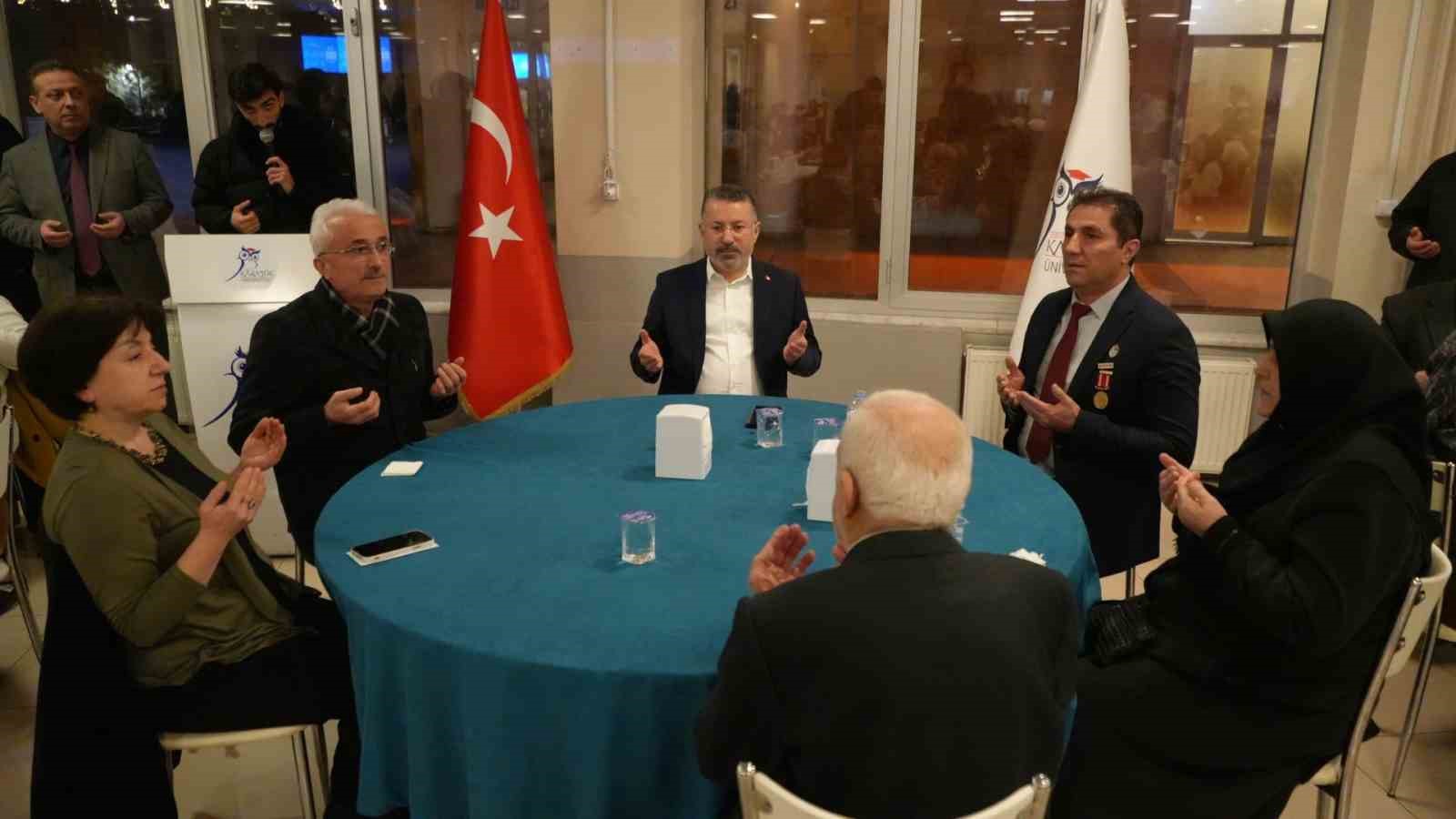 KARABÜK ÜNİVERSİTESİ (KBÜ), RAMAZAN AYI KAPSAMINDA DÜZENLEDİĞİ ŞEHİTLERİ ANMA İFTAR