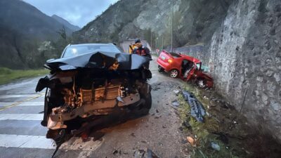 Karabük'te 19 Mart'ta iki otomobilin çarpışması sonucu meydana gelen trafik