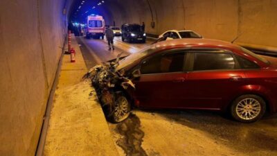 Karabük‘te tünel içerisinde iki otomobilin çarpışması sonucu meydana gelen kazada