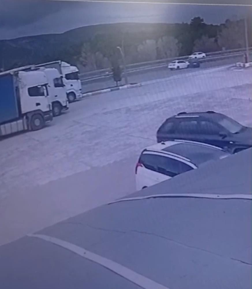 İstanbul'u Karadeniz'e bağlayan Kemikli rampalarında iki otomobilin çarpışması sonucu meydana