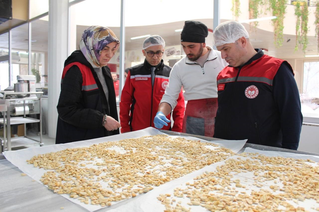 KARABÜK’TE RAMAZAN BAYRAMI ÖNCESİNDE VATANDAŞLARIN GÜVENLİ GIDAYA ULAŞIMINI SAĞLAMAK AMACIYLA