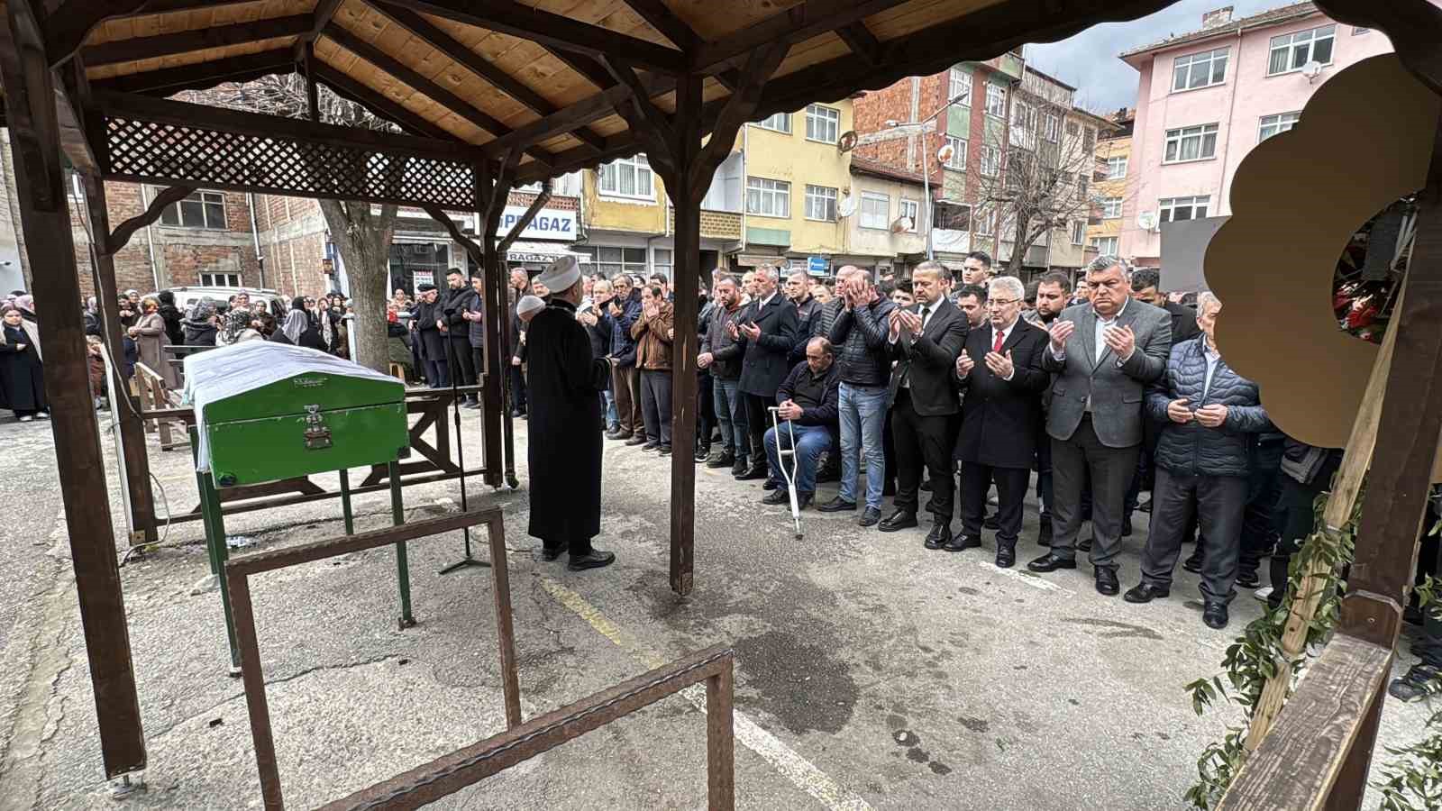 KARABÜK’TE İKİ OTOMOBİLİN ÇARPIŞMASI SONUCU