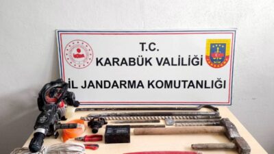 Karabük’te jandarma ekiplerince düzenlenen operasyonlarda uyuşturucu madde ele geçirilirken, izinsiz