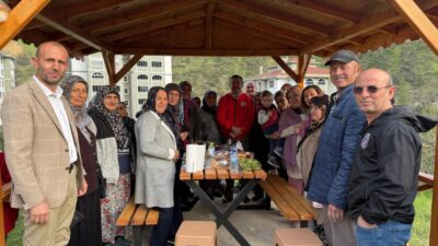 Karabük Belediye Başkanı Özkan Çetinkaya, mahalle ziyaretleri sırasında vatandaşlara verdiği