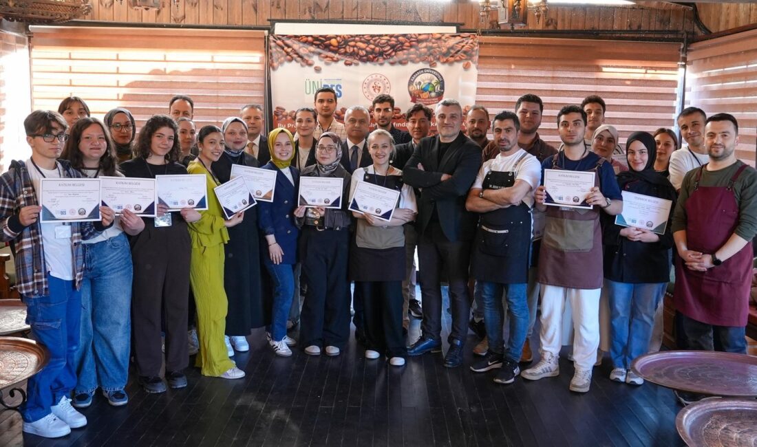 KARABÜK ÜNİVERSİTESİ'NDE (KBÜ) DÜZENLENEN BARİSTA AKADEMİSİNDE ÖĞRENCİLER, ÜÇÜNCÜ NESİL KAHVE