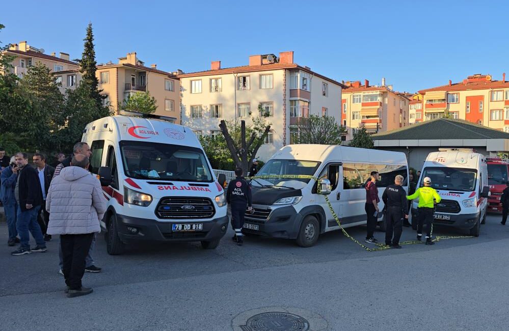 KARABÜK’TE ANNESİYLE MARKETTEN ÇIKTIKTAN SONRA ELİNDEN KURTULARAK YOLA FIRLAYAN 3