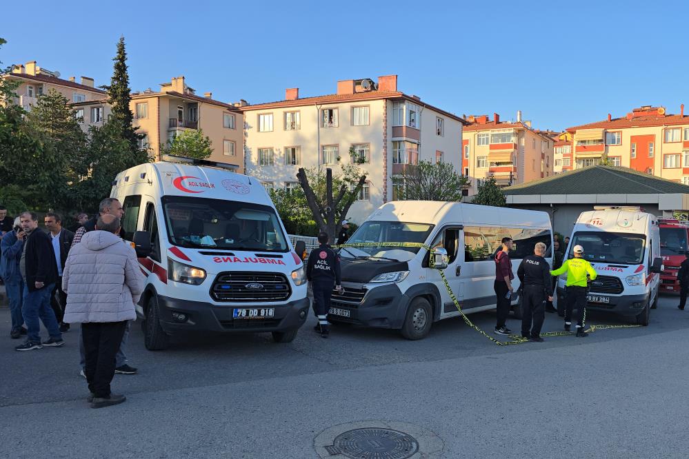 KARABÜK’TE ANNESİYLE MARKETTEN ÇIKTIKTAN SONRA ELİNDEN KURTULARAK YOLA FIRLAYAN 3
