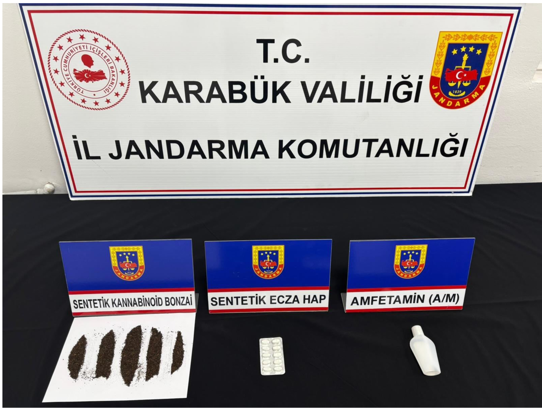 Karabük’te jandarma ekiplerince düzenlenen iki ayrı operasyonda gümrük kaçağı sigara