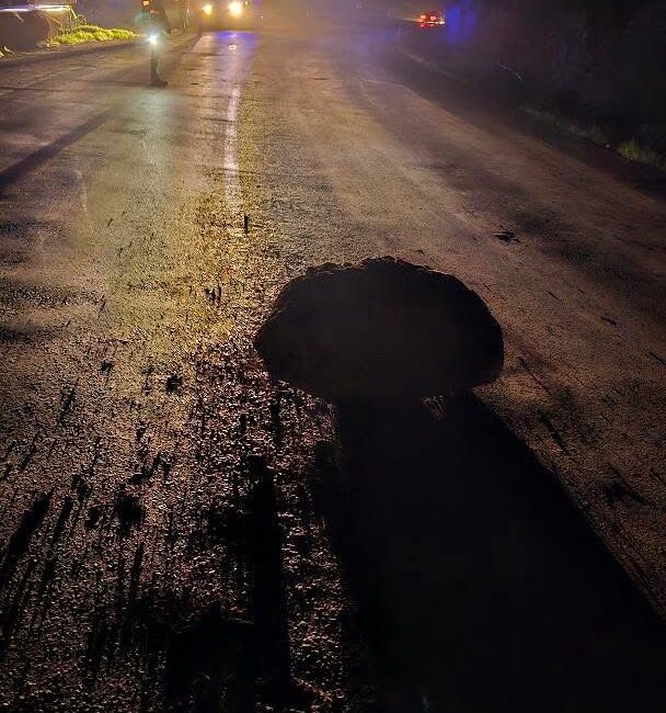 KARABÜK-YENİCE KARA YOLUNDA YAMAÇTAN KOPAN KAYA PARÇALARININ YOLA DÜŞMESİ KISA