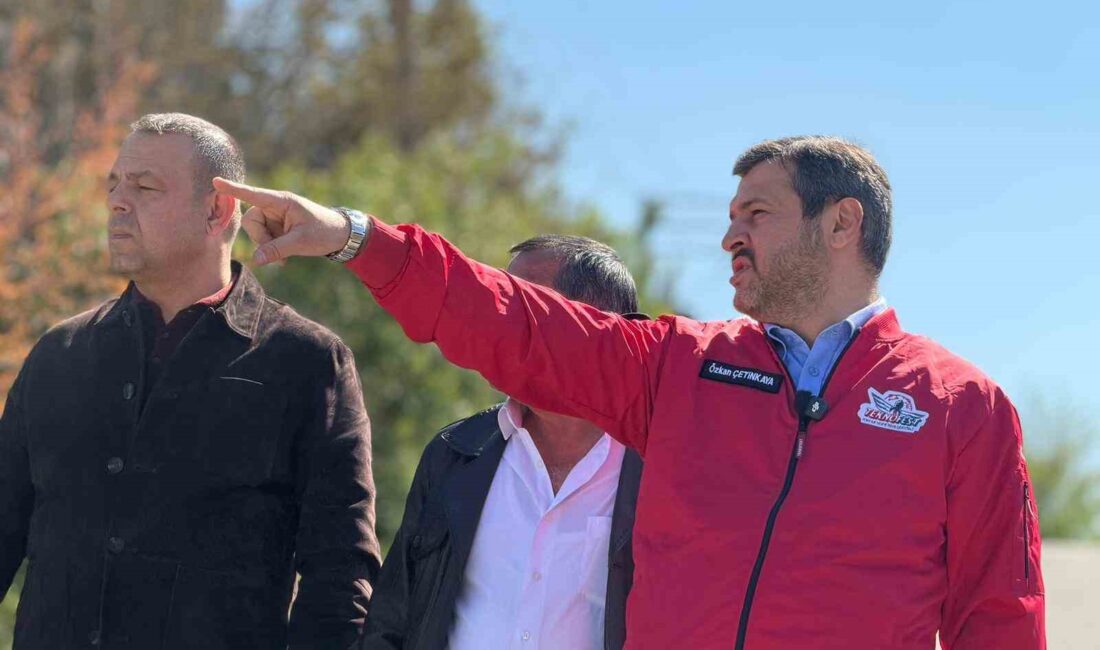 KARABÜK BELEDİYE BAŞKANI ÖZKAN ÇETİNKAYA, MAHALLE GEZİLERİ SIRASINDA UĞRADIĞI PARKTA