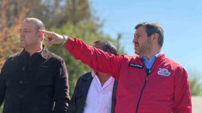 KARABÜK BELEDİYE BAŞKANI ÖZKAN ÇETİNKAYA, MAHALLE GEZİLERİ SIRASINDA UĞRADIĞI PARKTA