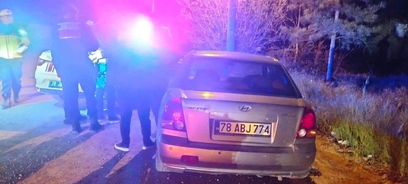  Karabük'te jandarmanın "dur" ihtarına uymayarak kaçan sürücü, yaşanan kovalamacanın