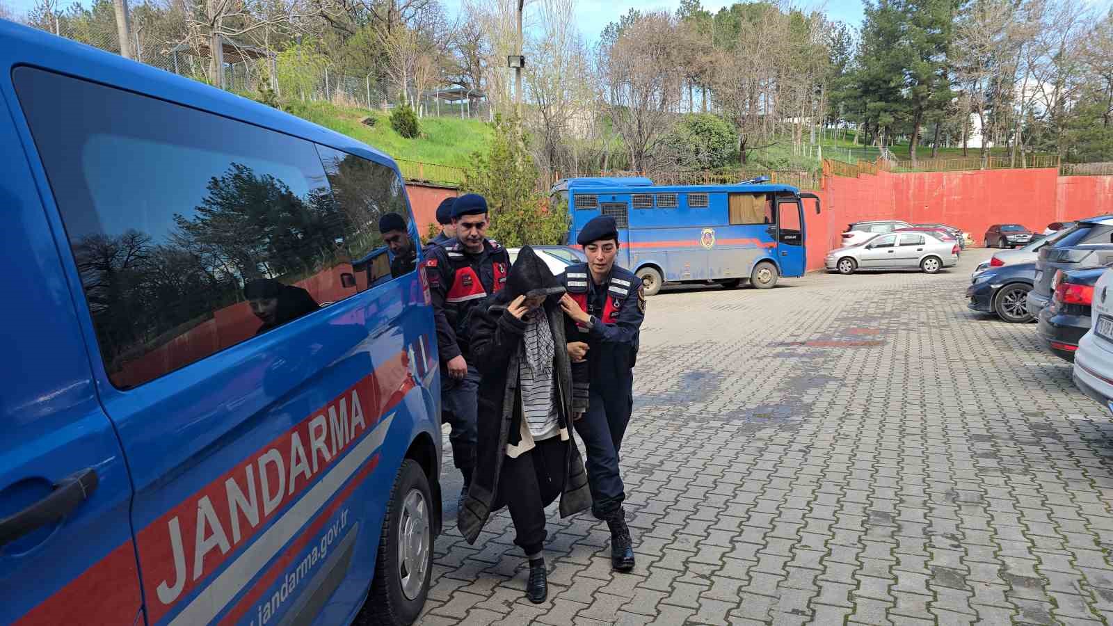 KARABÜK’TE İDDİAYA GÖRE TARTIŞTIĞI EŞİNİ