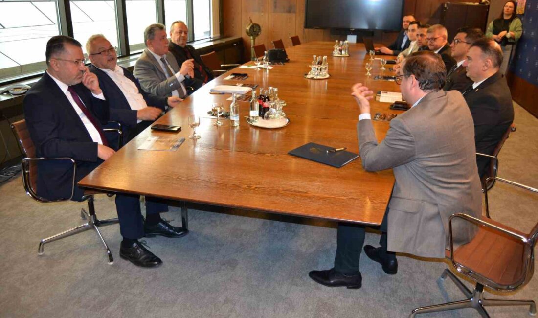 KARABÜK ÜNİVERSİTESİ (KBÜ) REKTÖRÜ PROF. DR. FATİH KIRIŞIK BAŞKANLIĞINDAKİ HEYET,