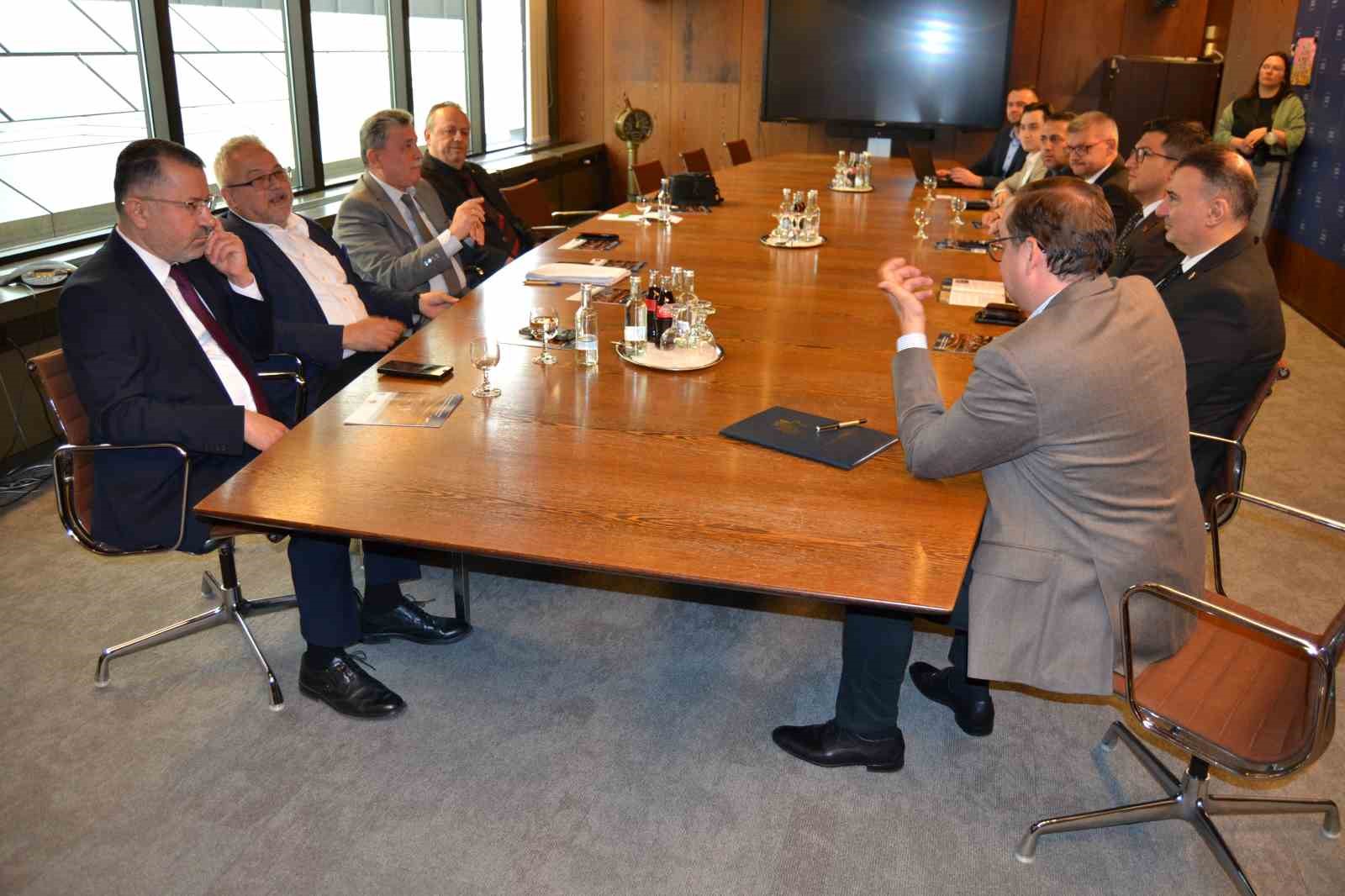 KARABÜK ÜNİVERSİTESİ (KBÜ) REKTÖRÜ PROF. DR. FATİH KIRIŞIK BAŞKANLIĞINDAKİ HEYET,