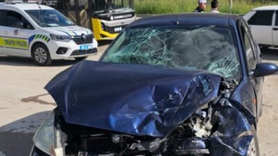 KARABÜK’TE İKİ OTOMOBİLİN ÇARPIŞTIĞI TRAFİK KAZASINDA 3 KİŞİ YARALANDI.
