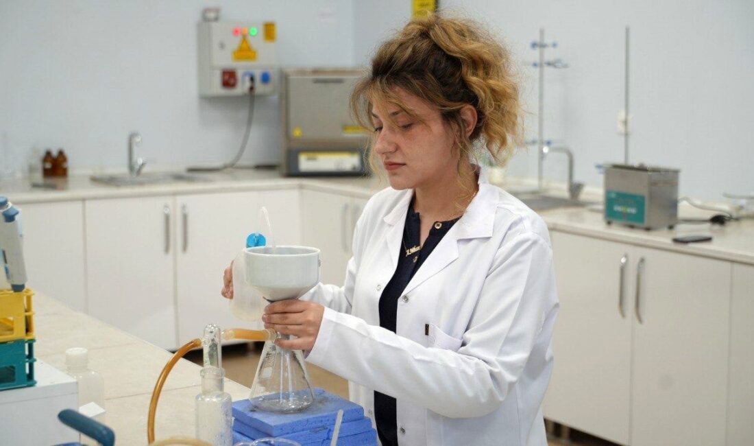 KARABÜK ÜNİVERSİTESİ'NDE (KBÜ) ATIK BİYOKÜTLEDEN GELİŞTİRİLEN KARBON MALZEMELERLE İÇ ORTAM