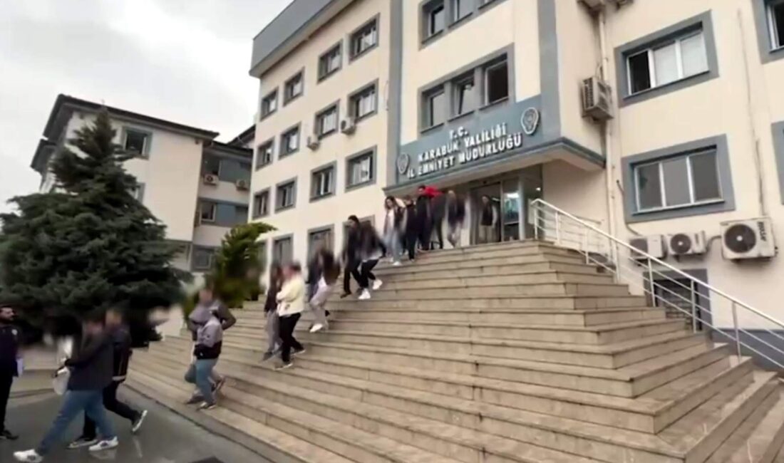 Karabük merkezli 7 ilde düzenlenen siber dolandırıcılık operasyonunda, sosyal medya